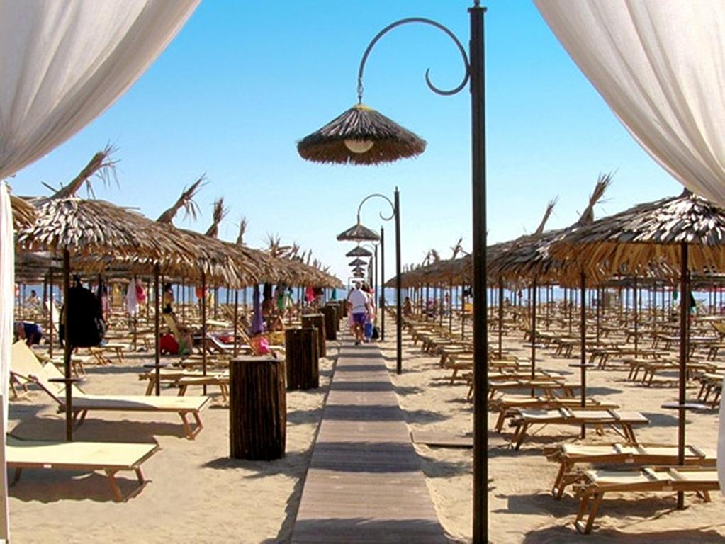 Hotel Confort Rimini Exterior photo