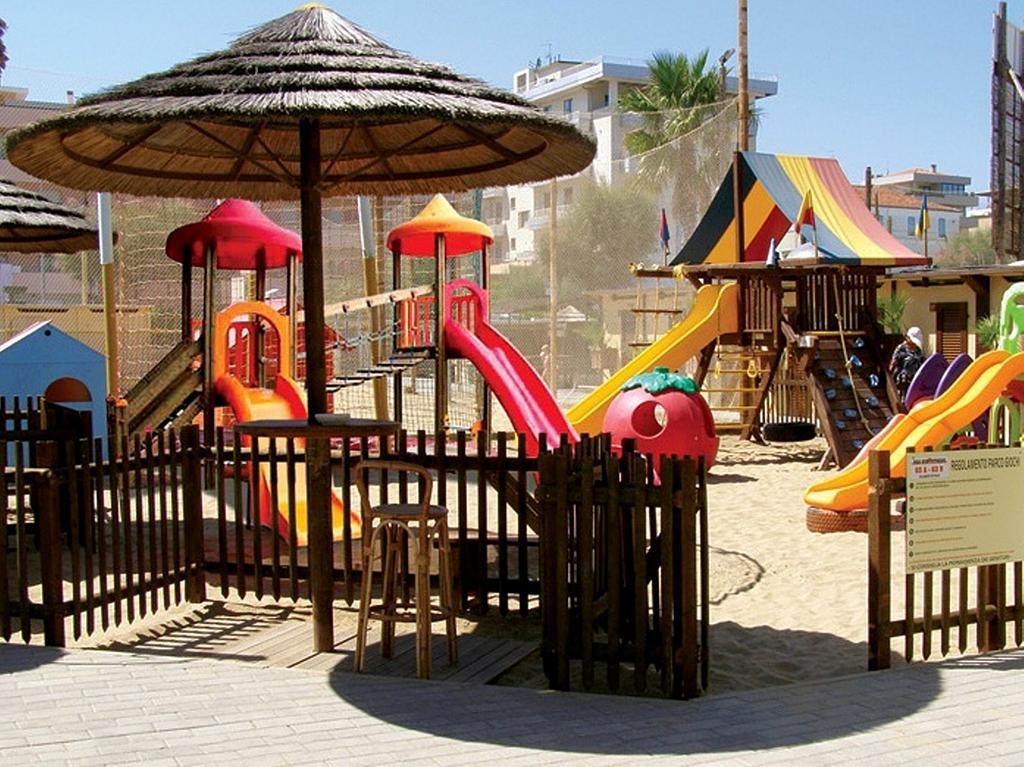 Hotel Confort Rimini Exterior photo