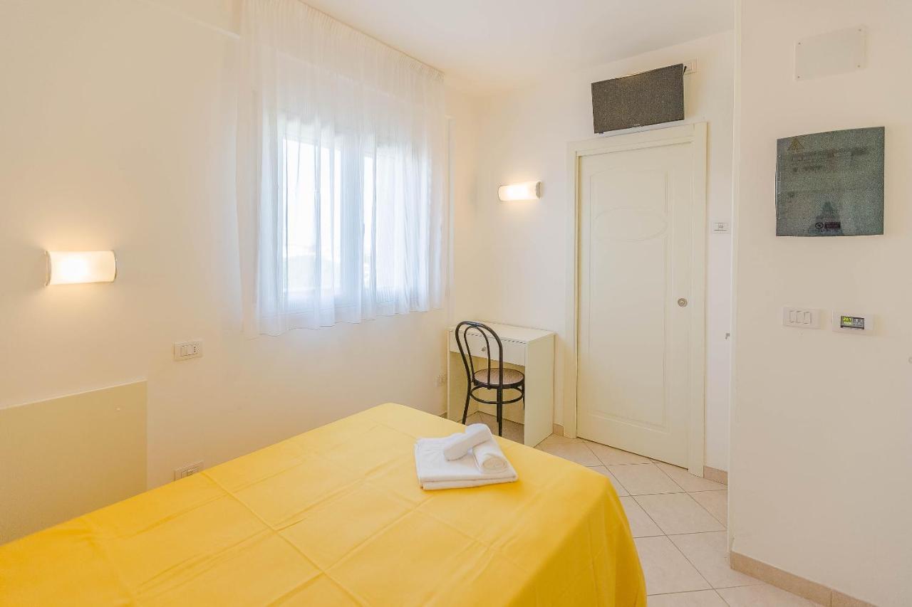 Hotel Confort Rimini Exterior photo