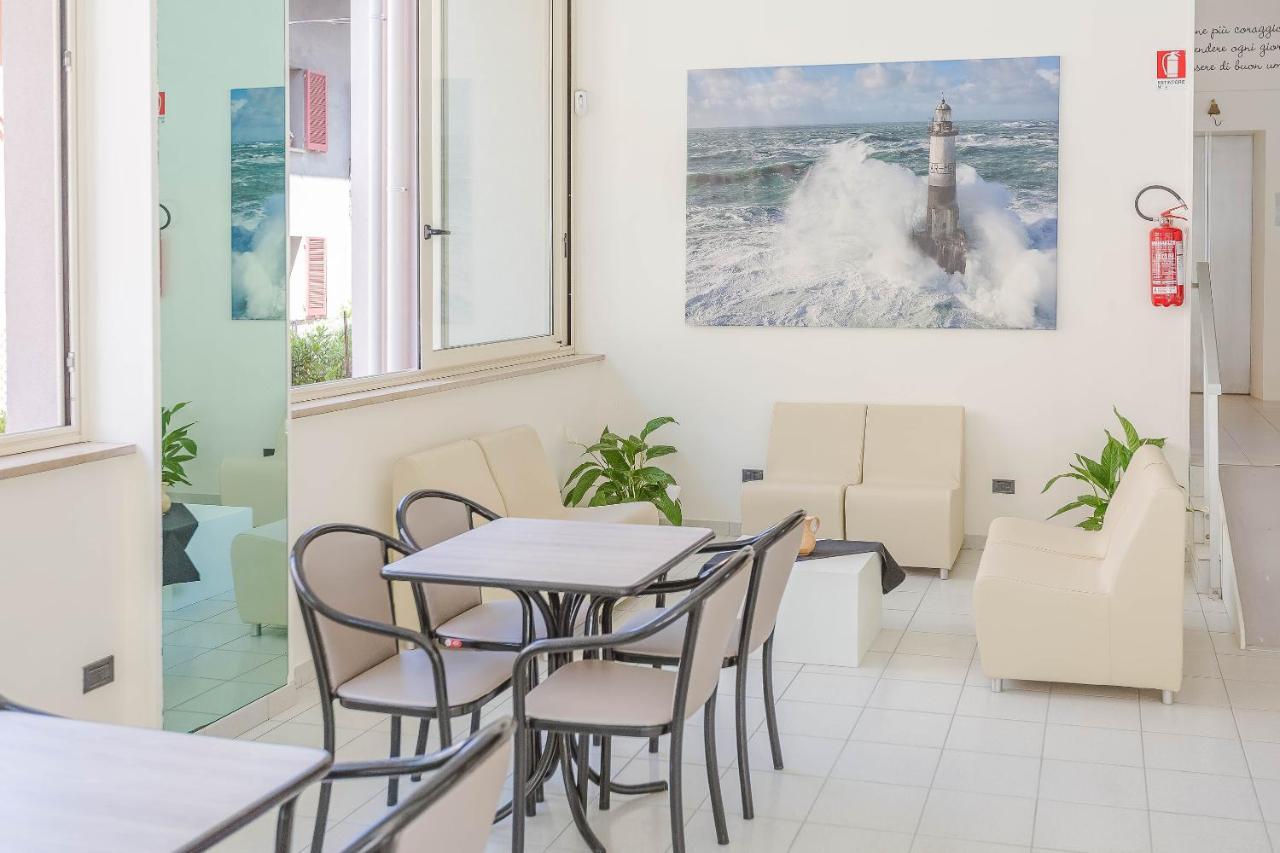 Hotel Confort Rimini Exterior photo