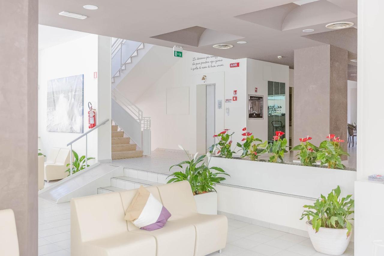 Hotel Confort Rimini Exterior photo