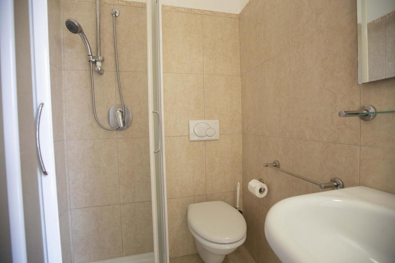 Hotel Confort Rimini Exterior photo