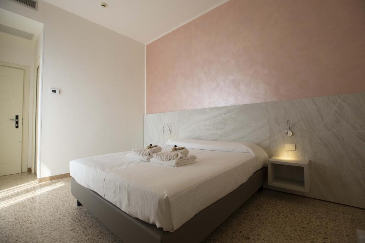 Hotel Confort Rimini Exterior photo