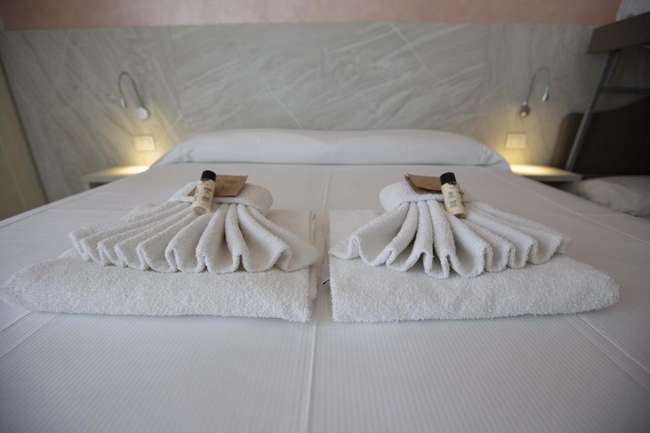 Hotel Confort Rimini Exterior photo