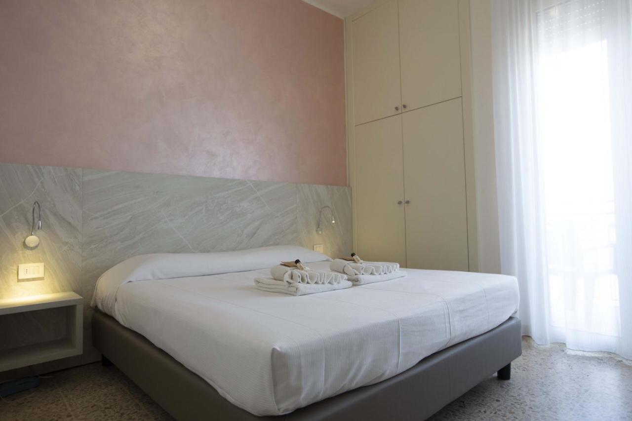 Hotel Confort Rimini Exterior photo