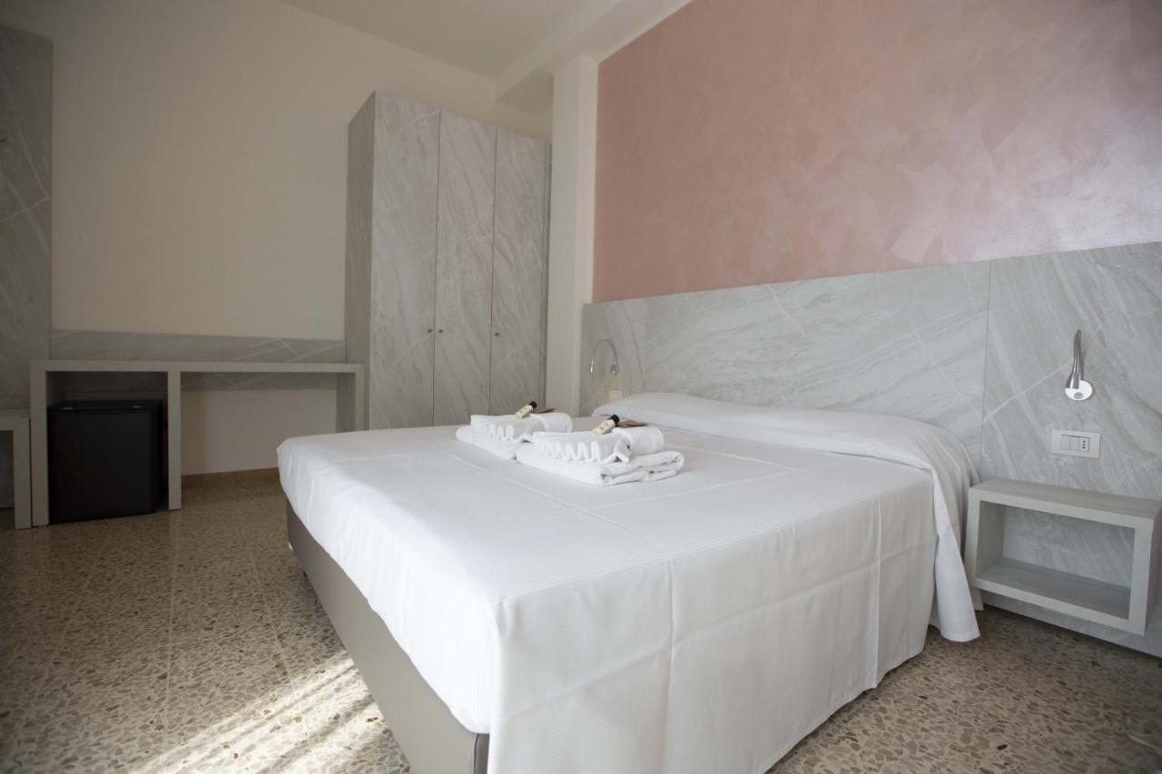 Hotel Confort Rimini Exterior photo