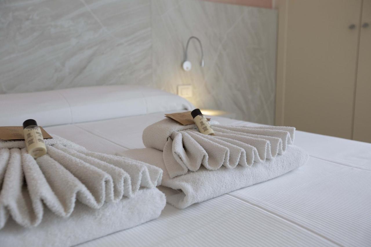 Hotel Confort Rimini Exterior photo