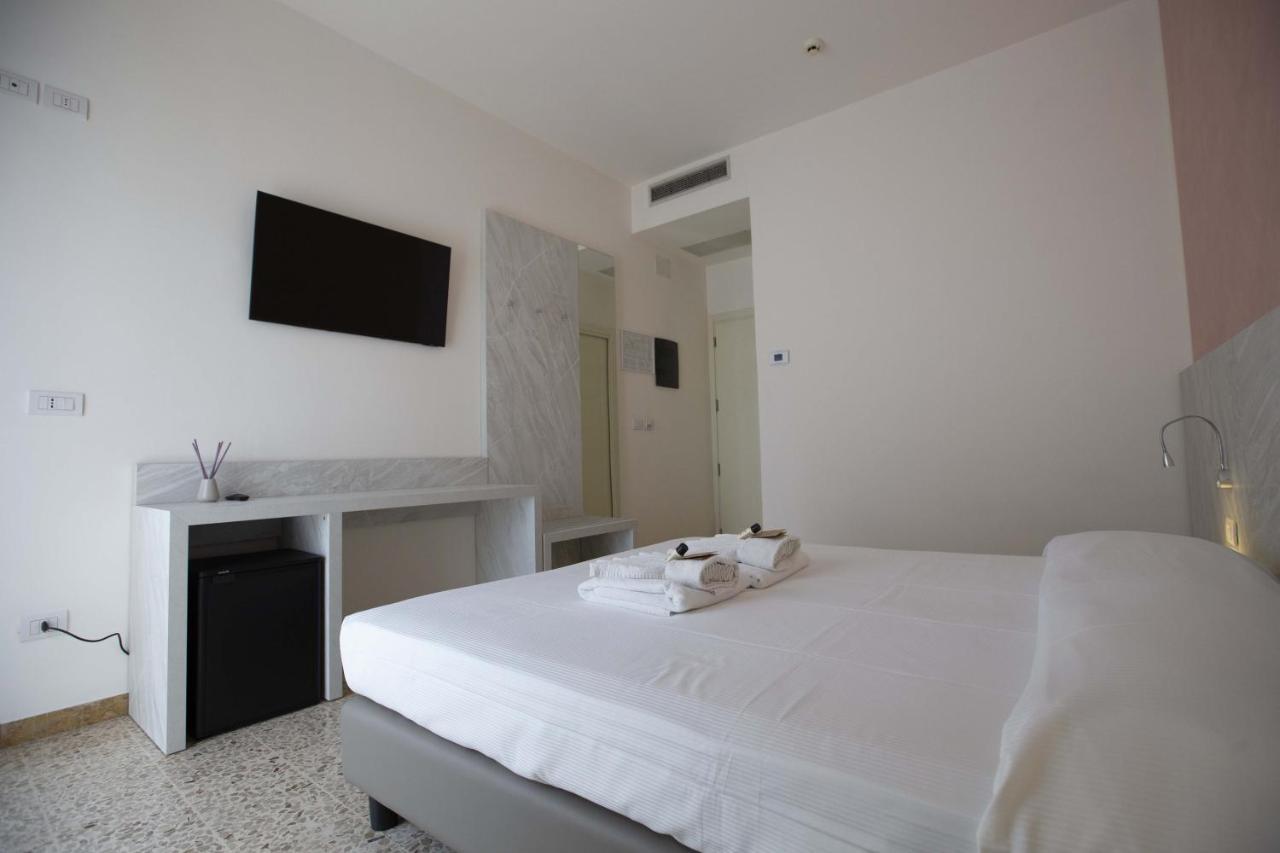 Hotel Confort Rimini Exterior photo
